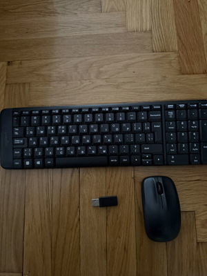 Logitech MK220 ασύρματο σετ πληκτρολόγιο και ποντίκι σαν καινούριο