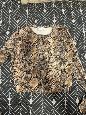 Μπλούζα crop Bershka σαν καινούργια, μέγεθος M, μπεζ καφέ