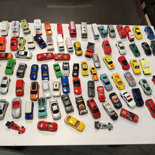 Toy cars used, pack of 88, mostly metal