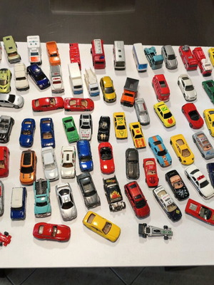 Toy cars used, pack of 88, mostly metal