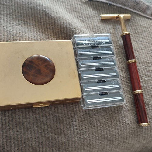 Vintage brass travel shaving set with 2 razors, case & 5 blades
