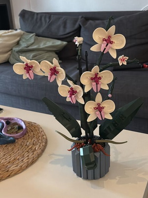 Lego set orchids like new, assembled