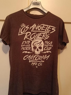 T-shirt black with skull print used, size L