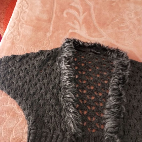 Knitted women's cardigan with fur, like new, gray, one size