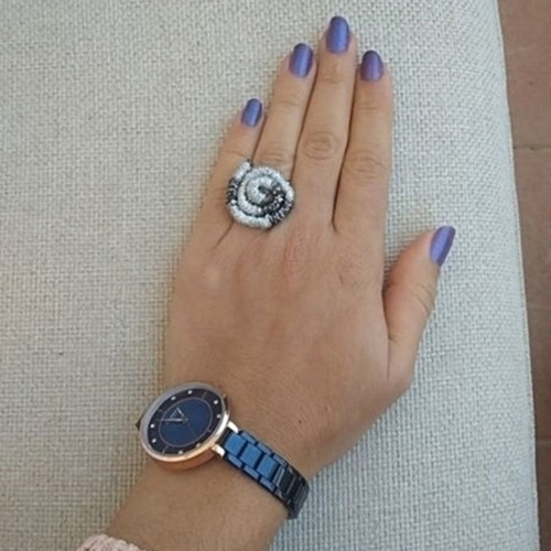 Ring round silver and black strap
