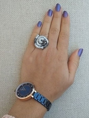 Ring round silver and black strap
