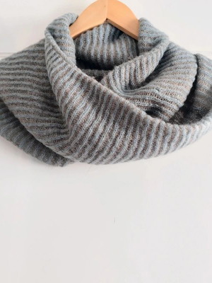 Πλεκτός λαιμός σε γκρι και πράσινο