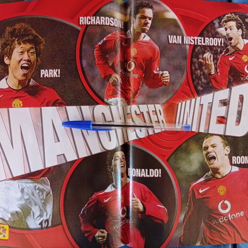 Match Football Magazine issue 21-27/2/2007 like new with Manchester United poster