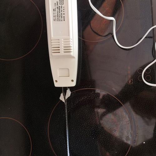 Electric Knife used with two blades and wall mount