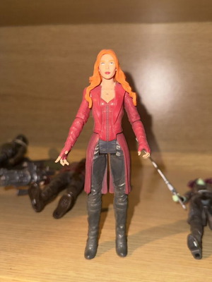 Wanda Marvel figure Hasbro, like new