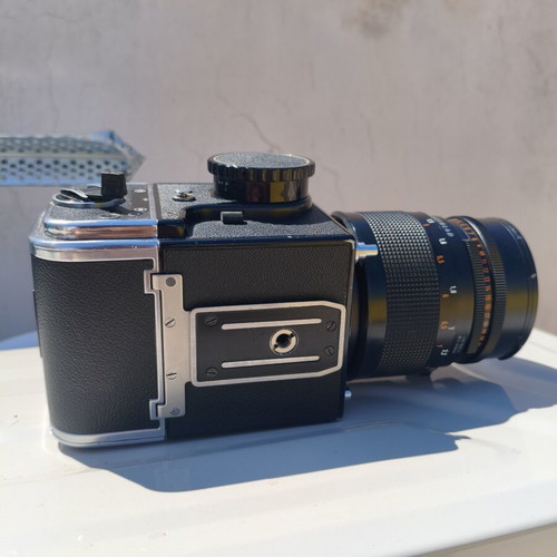 Hasselblad 500CM medium format camera set used with Carl Zeiss Sonnar 150mm and A12 back