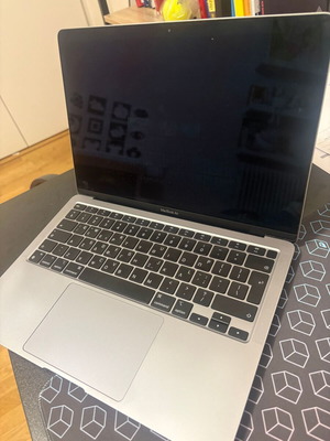 MacBook Air M1 13" (2020) used, 8GB/256GB, Space Gray