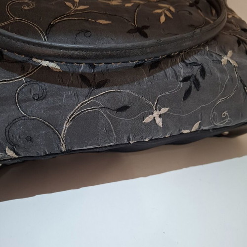 Vintage women's shoulder bag with floral embroidery used