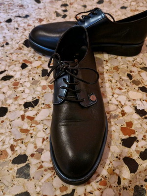 Shoes like new, black with blue details, size 39