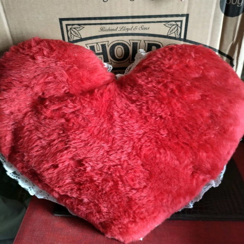Heart-shaped pillow large size fluffy new