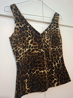 Geri C. blouse like new, leopard velvet, size 8