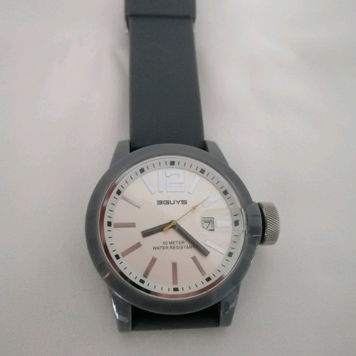 3GUYS men's watch like new, gray rubber strap