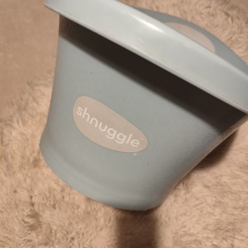 Shnuggle Baby Bath with Drain Plug, Like New