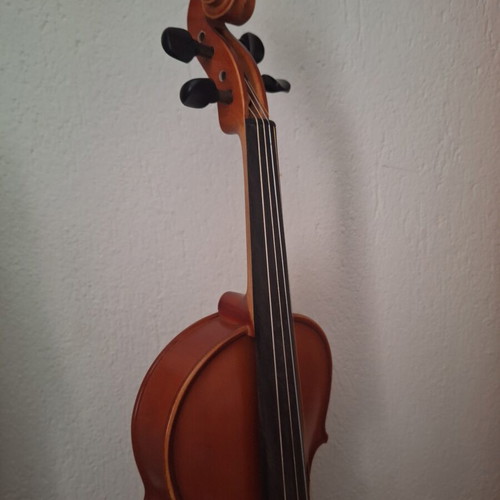 Virtu Amabile Violin 4/4 with case, bow, rosin, bridge and Suzuki Violin School