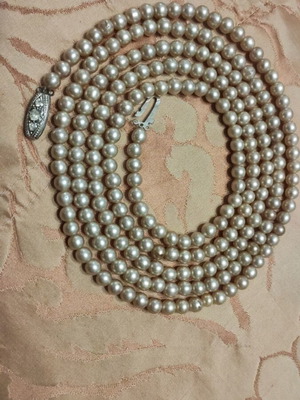 Pearl necklace like new, artificial pearls