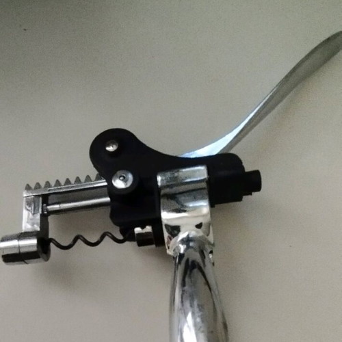 Vacu Vin corkscrew used with lever mechanism