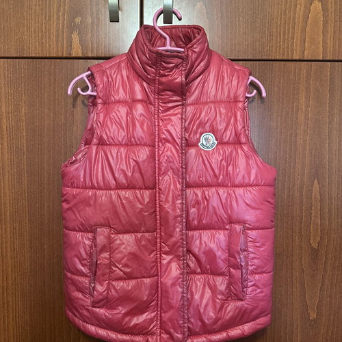 Red sleeveless puffer vest XS