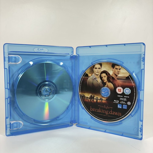 The Twilight Saga Breaking Dawn Part 1 Blu-ray + DVD like new with English subtitles