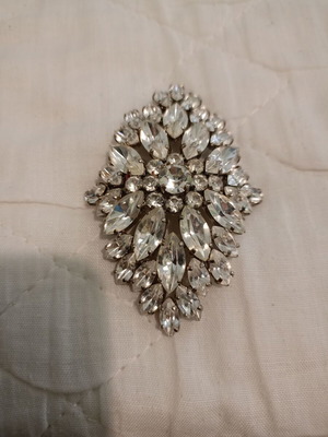 Vintage brooch with crystals like new