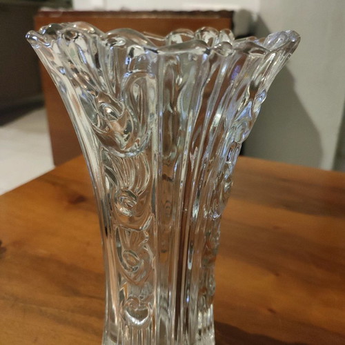 Crystal vase like new with detailed opening