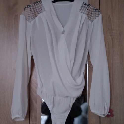 White bodysuit size M like new with silk and lace
