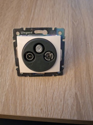 TV/SAT pass-through socket white new