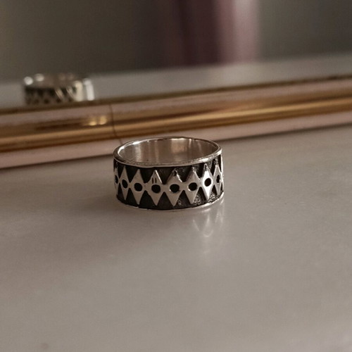 Handmade carved 925 silver geometric ring like new
