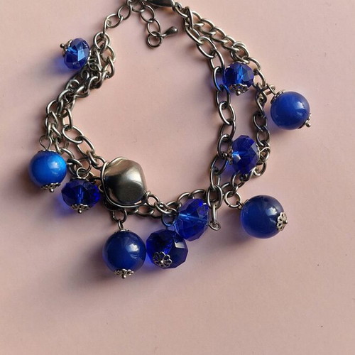 Bracelet with blue beads like new