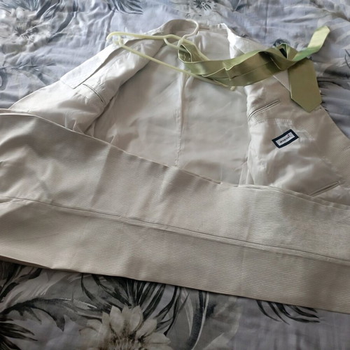 Men's suit used, jacket, trousers size 54 and tie included