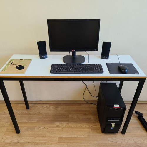 Desktop PC set Pentium 3GHz 4GB RAM with LG 19" monitor, keyboard, mouse, speakers