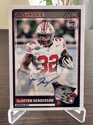 2025 Score Κάρτα Αυτόγραφου TreVeyon Henderson Rookie καινούργια