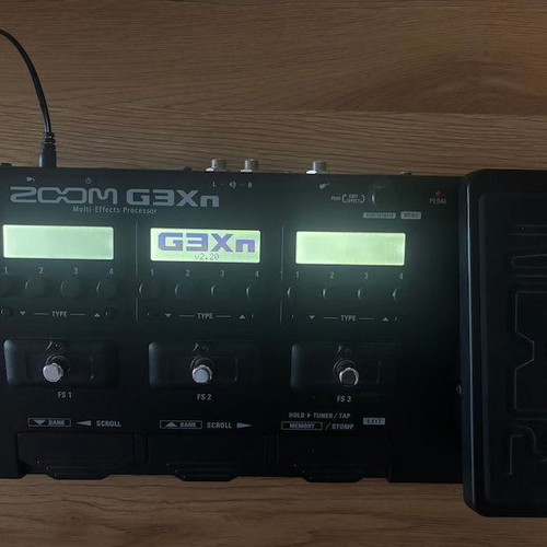 Zoom G3Xn Multi-Effects Processor like new, updated firmware