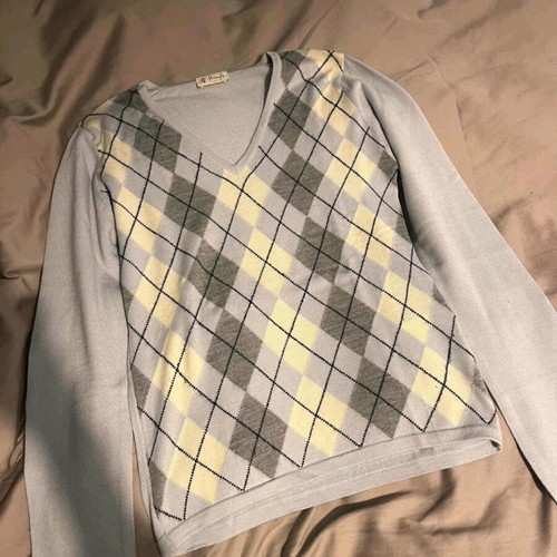 Knitted sweater like new with rhombus pattern, size M