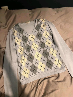 Knitted sweater like new with rhombus pattern, size M
