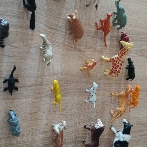 Jungle and farm animal figures used, pack of 25