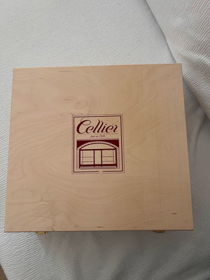 Wooden wine case new with gold clasps for 4 bottles