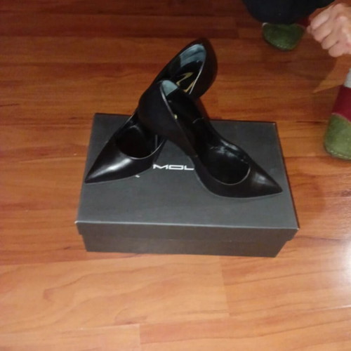 Mourtzi pumps like new, black leather size 37