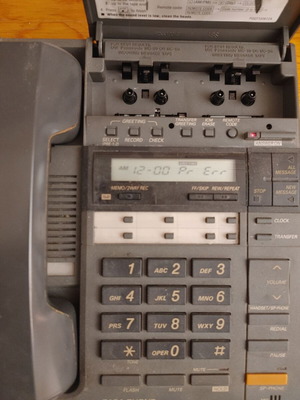 Телефон Panasonic EASA-PHONE KX-T2721BX употребяван с автоматичен секретар