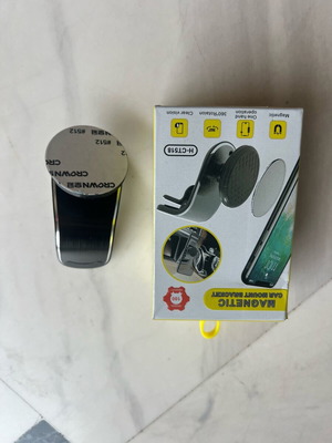 Car phone mount new with box
