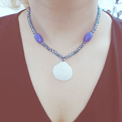 Shell necklace new with blue crystal and plastic beads