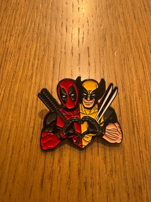Marvel Pin Wolverine/Deadpool pin like new