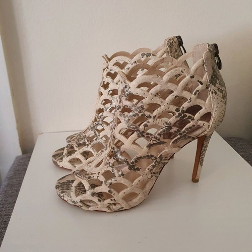 Vince Camuto leather shoes snake print size 36 like new