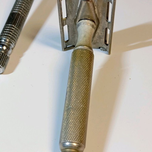 Shaving machines, brushes and razors used, set