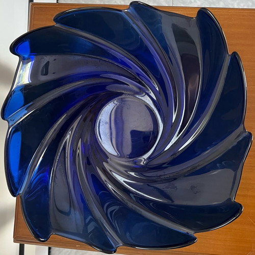 Glass large blue bowl like new