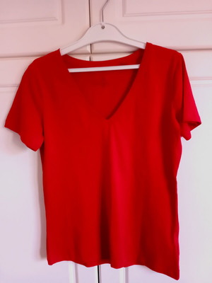 Cotton blouse with V neck like new, red, size M